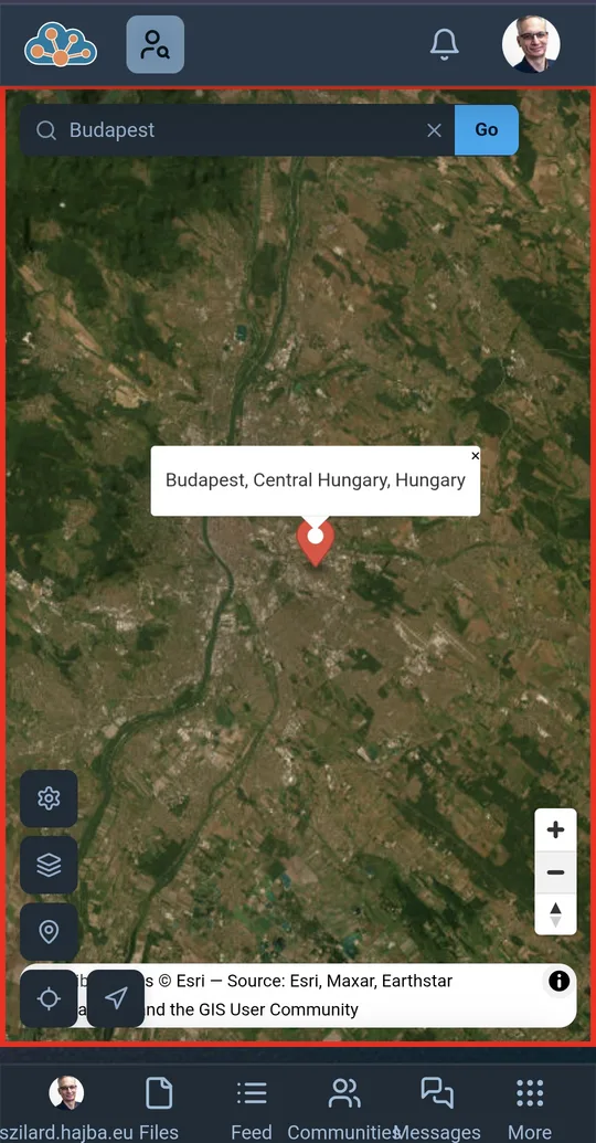 Interaktív térkép megjelölt helyekkel és útvonal fedvénnyel
