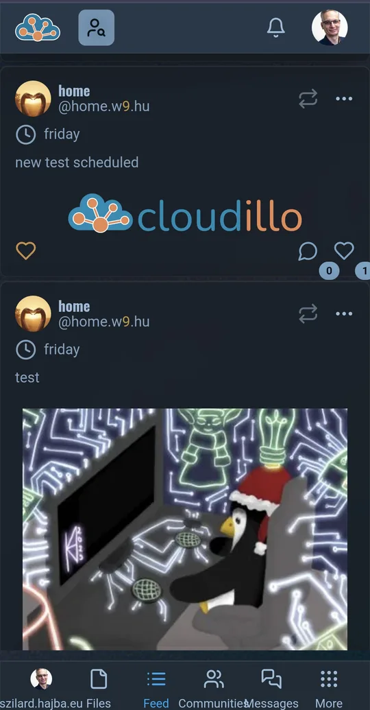 Közösségi hírfolyam egy bejegyzéssel, reakciókkal és láthatóság választóval